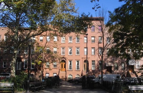 Carroll Gardens Maison | Charmant, pratique et spacieux 2BR Carroll Gardens Brownstone