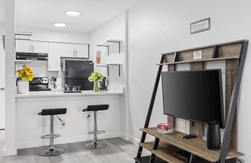 Park Central Appartement | CHARMING CORPORATE APARTMENT IN DFW!