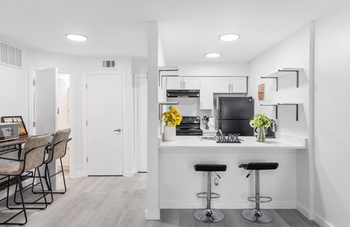 Park Central Appartement | CHARMING CORPORATE APARTMENT IN DFW!