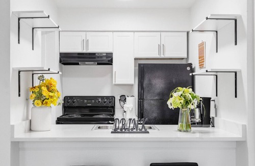Park Central Appartement | CHARMING CORPORATE APARTMENT IN DFW!