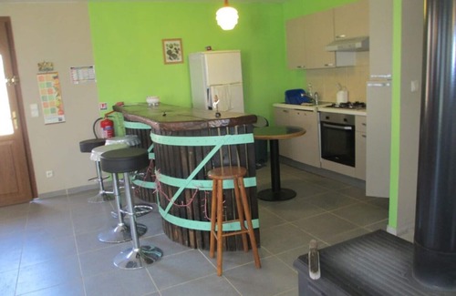 Montpon-Menesterol Maison | Charmant gite pour 6 personnes dans un cadre verdoyant