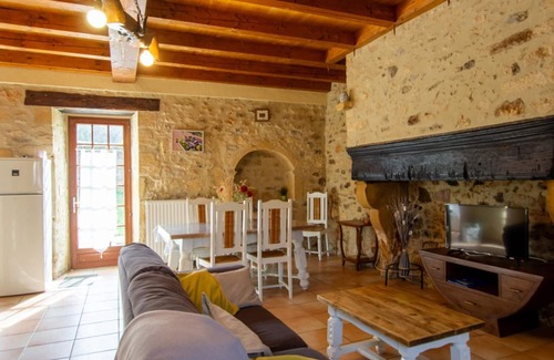 Saint-Avit-Riviere Cottage | Maison avec jacuzzi partagé, jardin et garage près de Monpazier
