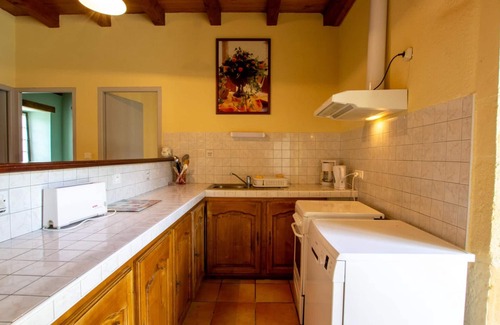 Saint-Avit-Riviere Cottage | Maison avec jacuzzi partagé, jardin et garage près de Monpazier