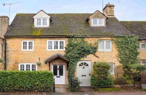 Bourton Maison | Charming Cottage in Heart of Bourton-on-the Water