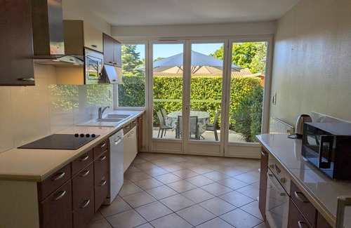 Saint-Cybardeaux Cottage | Maison de charme avec piscine chauffée et jardin privé, idéale pour familles