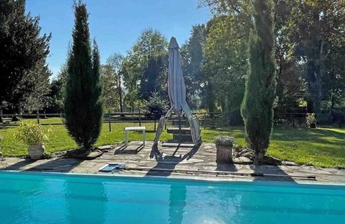 La Chapelle d'Audaine Cottage | Gîte tout confort avec piscine chauffée, jardin et terrasse, idéal pour curistes et randonneurs