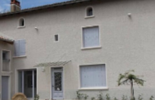 Civrieux Maison | Charming cottage adjoining the large gîte, ideal for a family.
