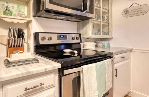 Rehoboth Beach Maison | Charming Cottage at Angola Bay