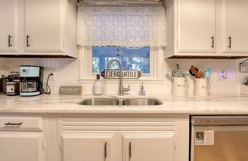 Rehoboth Beach Maison | Charming Cottage at Angola Bay