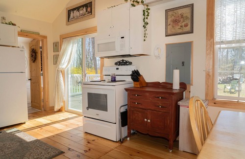Coventry Lake Cottage | Charming Cottage by the Lake❤️