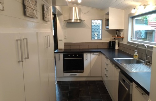 Bluff Hill Cottage | Charming cottage central to all beautiful Napier has to offer. Pet Friendly 😀
