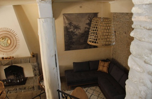 Pezens Maison | Gîte de charme 17 personnes, piscine chauffée, proche de Carcassonne.