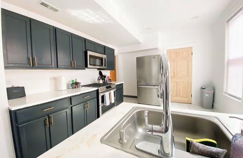Tri-Taylor Appartement | Charming Cottage Home Near Little Italy & UIC