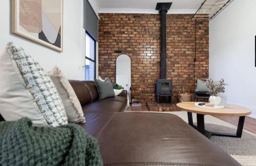 Launceston CBD Maison | Charming Cottage Near The City With Parking