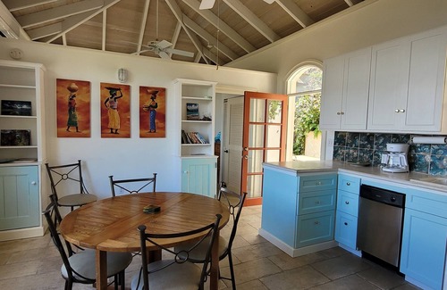 Estate Susannaberg Cottage | Charming cottage, near North Shore beaches. Great location!