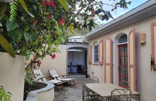 Estate Susannaberg Cottage | Charming cottage, near North Shore beaches. Great location!