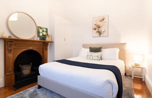 Launceston CBD Maison | Charming Cottage Nestled in A Prime Location