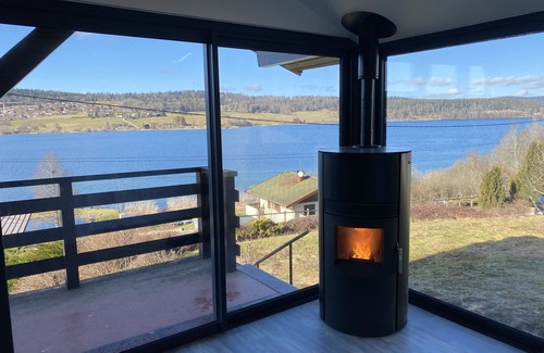Montperreux Chalet De Ski | Chalet Charmant au bord du lac de Saint Point