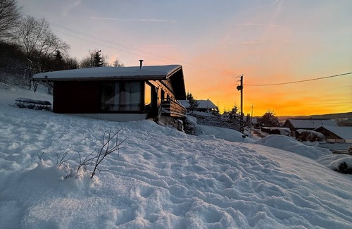 Montperreux Chalet De Ski | Chalet Charmant au bord du lac de Saint Point