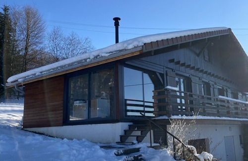 Montperreux Chalet De Ski | Chalet Charmant au bord du lac de Saint Point