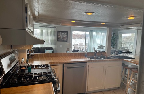 Monticello Maison | Charming Cottage on Lake Shafer-optional Pontoon! Screened gazebo and swim deck!