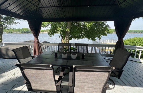 Monticello Maison | Charming Cottage on Lake Shafer-optional Pontoon! Screened gazebo and swim deck!