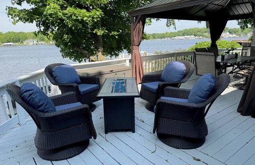 Monticello Maison | Charming Cottage on Lake Shafer-optional Pontoon! Screened gazebo and swim deck!