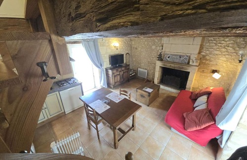 Naussannes Cottage | Gîte Authentique avec Piscine, Cheminée et Étang Privé à Naussannes - Proche Bergerac