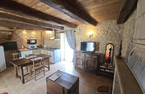 Naussannes Cottage | Gîte Authentique avec Piscine, Cheminée et Étang Privé à Naussannes - Proche Bergerac