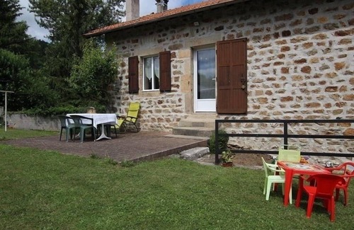 Lantriac Cottage | Charmante Maison Traditionnelle avec Jeux, Terrasse et Parking à Lantriac
