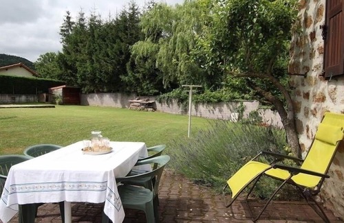 Lantriac Cottage | Charmante Maison Traditionnelle avec Jeux, Terrasse et Parking à Lantriac