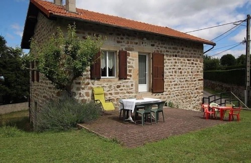 Lantriac Cottage | Charmante Maison Traditionnelle avec Jeux, Terrasse et Parking à Lantriac