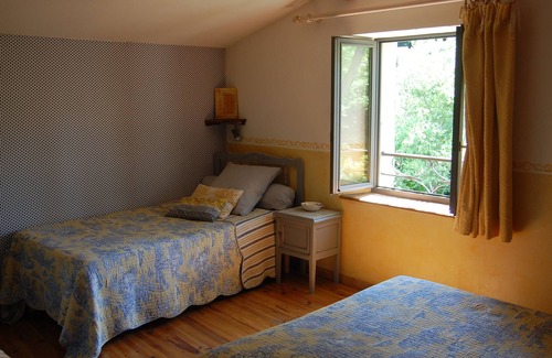 Upie Autre | Gîte de charme, avec piscine, dans une ancienne ferme drômoise.