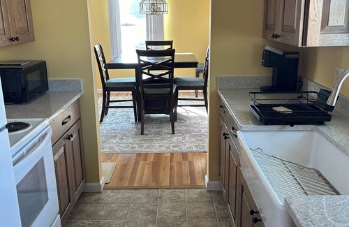 Servia Maison | Charming Country 3-bedroom home 4 Miles South of Wabash on HWY 13