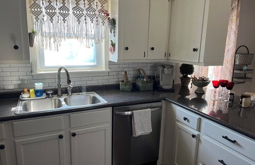 Bells Maison | Charming country getaway in W. TN sleeps 6. Family & Pet friendly near Blue Oval
