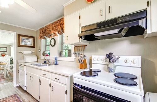 Oxford Maison | Charming Country Home w/ Yard - 14 Mi to Ole Miss!