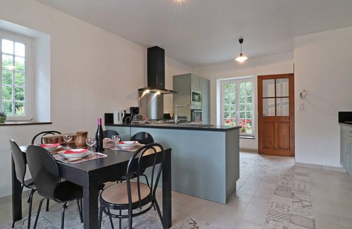 Bizou Cottage | Casa con torre, terraza, jardín y estanque en el corazón del campo parisino
