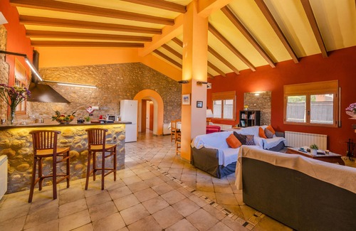 Cistella Cottage | idéal pour les familles Gîte de charme, avec un grand jardin et piscine