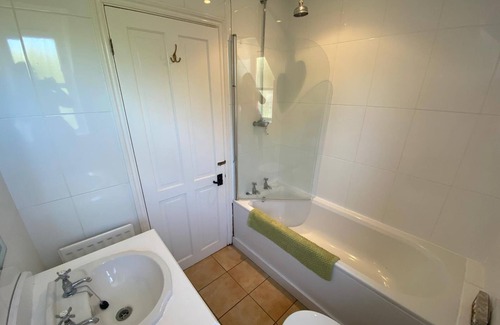 Plummers Plain Maison | Charming Country House, Heated Pool, Gated Entrance, Secure Parking, Sleeps 8