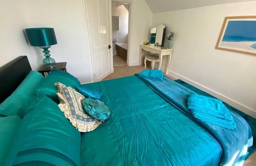 Plummers Plain Maison | Charming Country House, Heated Pool, Gated Entrance, Secure Parking, Sleeps 8