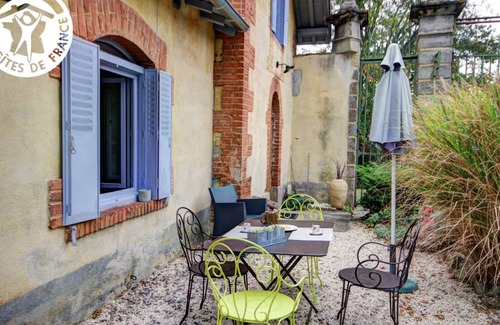 Montbrison Cottage | Gîte charmant avec étang privé, cheminée, draps inclus, jardin clos à Montbrison