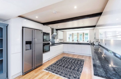 East Morton Maison | Charming Countryside Retreat with Hot Tub.