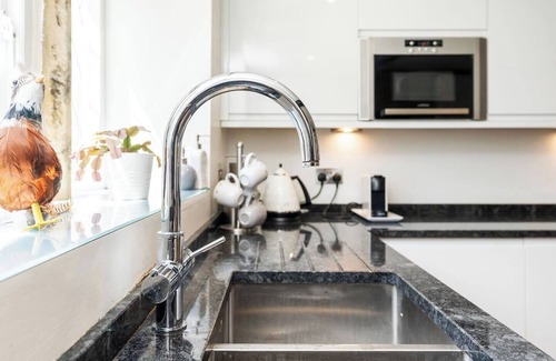 East Morton Maison | Charming Countryside Retreat with Hot Tub.