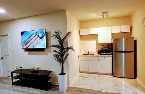 Glenarden Maison | Charming & cozi Basement in a Family-Friendly Lanham Neighborhood, MD.
