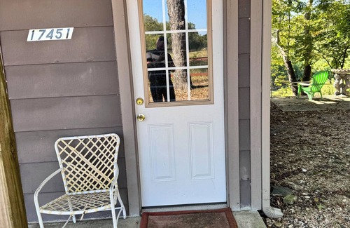 Tahlequah Appartement | Charming Cozy 1-bedroom Riverside Apartment with AC, WiFi in peaceful Tahlequah