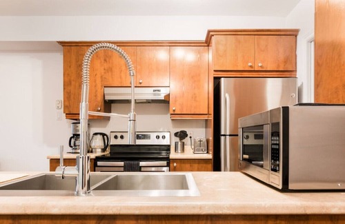 Hochelaga Appartement | Charming & Cozy Loft with Rooftop Access & AC