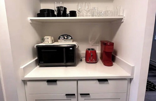 Riverside Appartement | Charming Cozy Suite in Berwyn/ Riverside