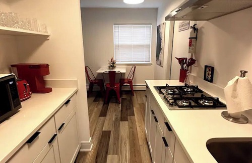 Riverside Appartement | Charming Cozy Suite in Berwyn/ Riverside