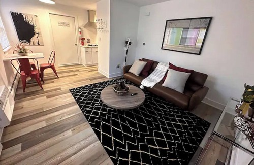 Riverside Appartement | Charming Cozy Suite in Berwyn/ Riverside