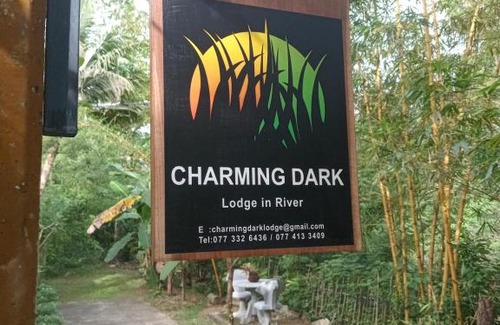 Weligama Cabine | Charming Dark Lodge In River